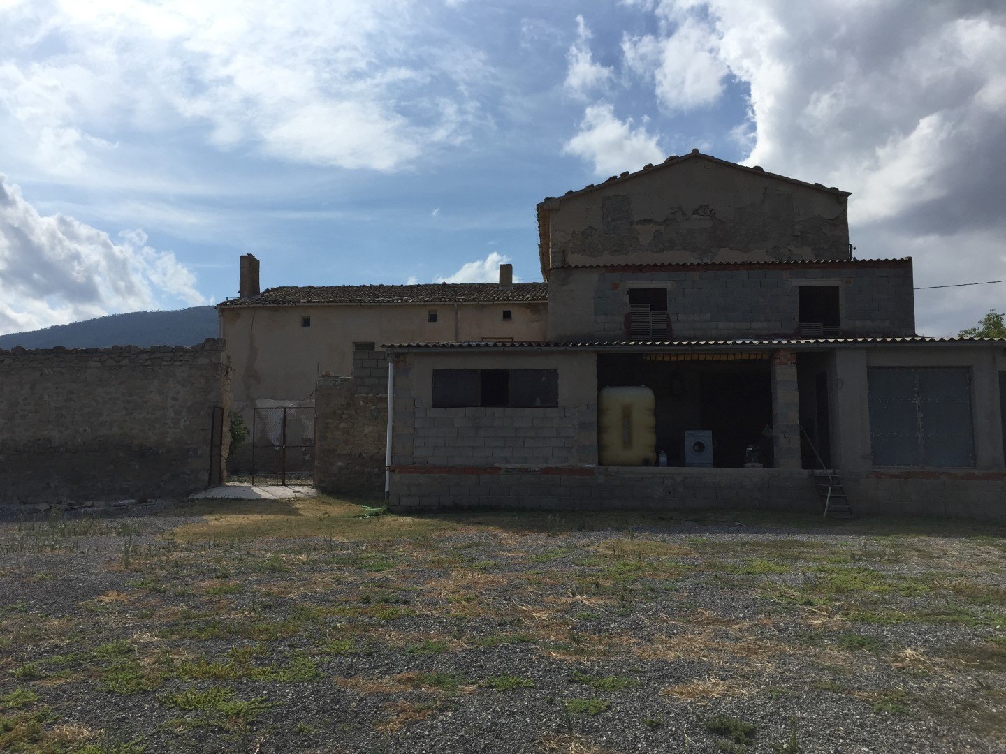 Land hus till salu i Estepar